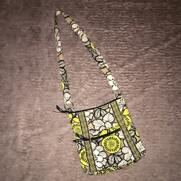 Vera Bradley Handbags - Vera Bradley crossbody purse